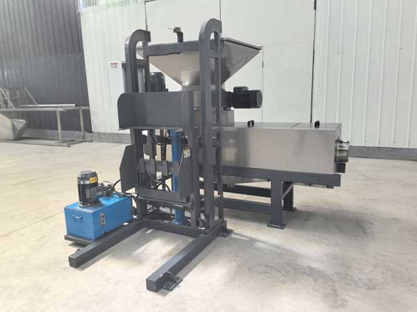 Dewatering Machine With Trash Can Lifter